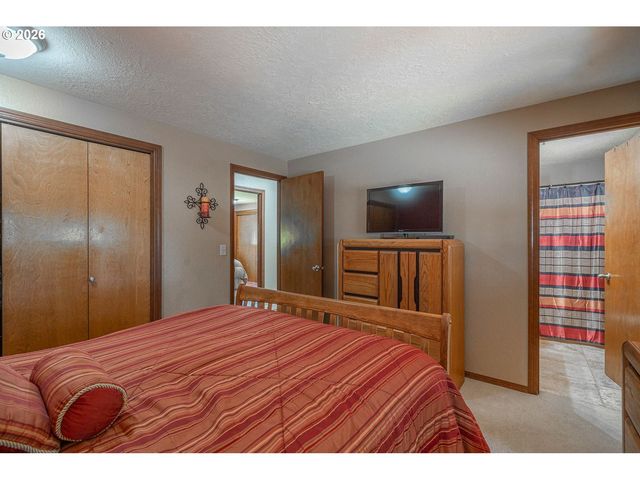 550 WORMWOOD St, Salem, OR 97306
