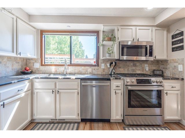 550 WORMWOOD St, Salem, OR 97306