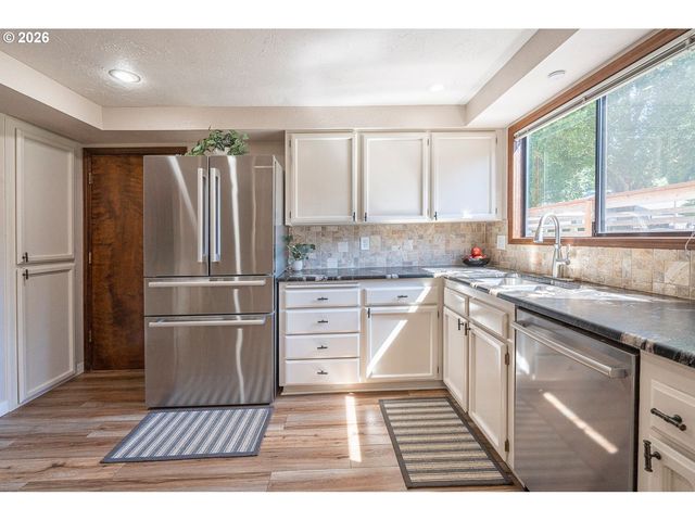 550 WORMWOOD St, Salem, OR 97306