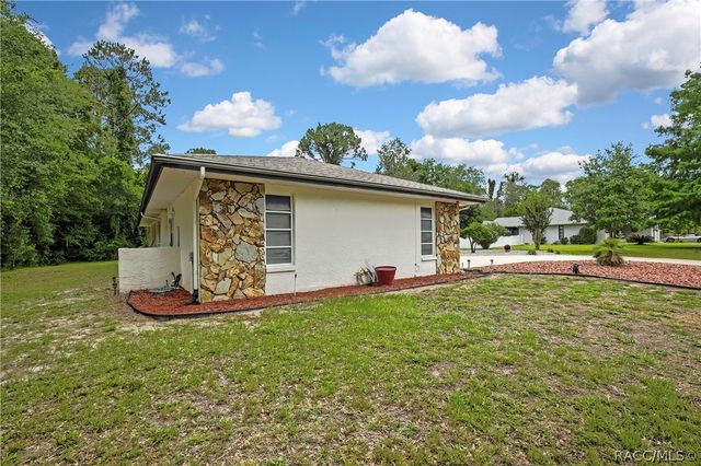 22 Wild Olive Court, Homosassa, FL 34446
