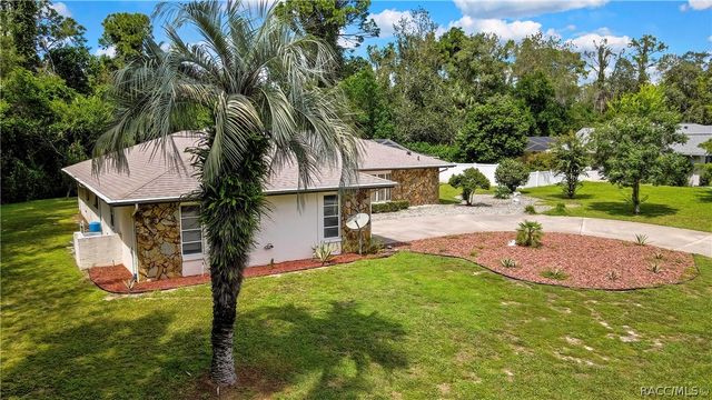 22 Wild Olive Court, Homosassa, FL 34446