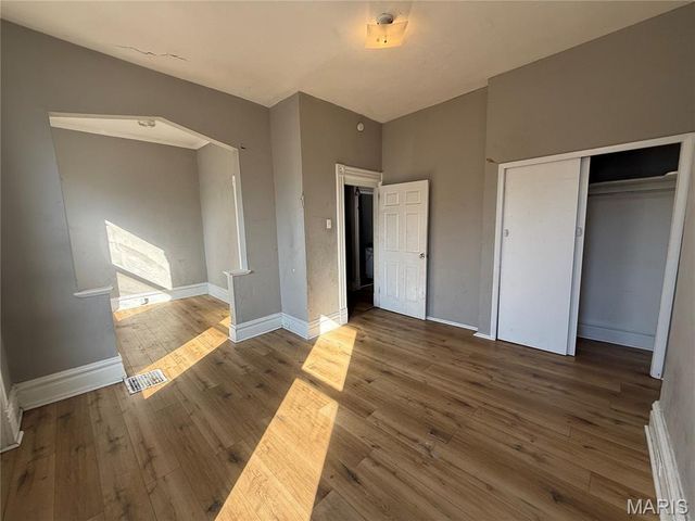 919 Bates Street, St Louis, MO 63111