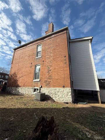 919 Bates Street, St Louis, MO 63111