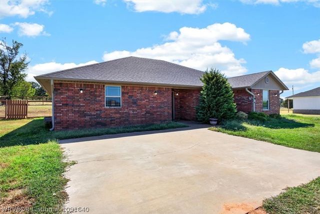 151 Hall Lane, Pocola, OK 74902