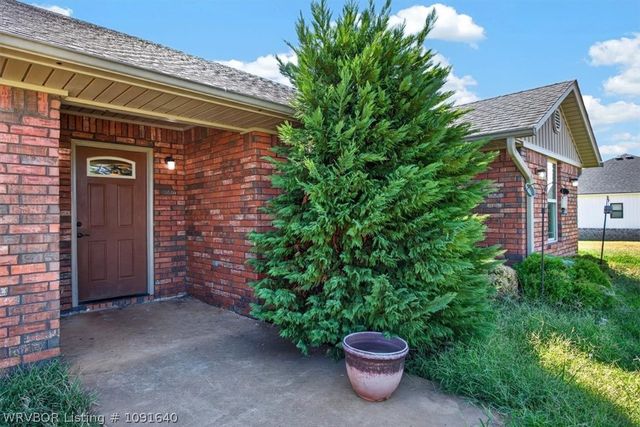 151 Hall Lane, Pocola, OK 74902