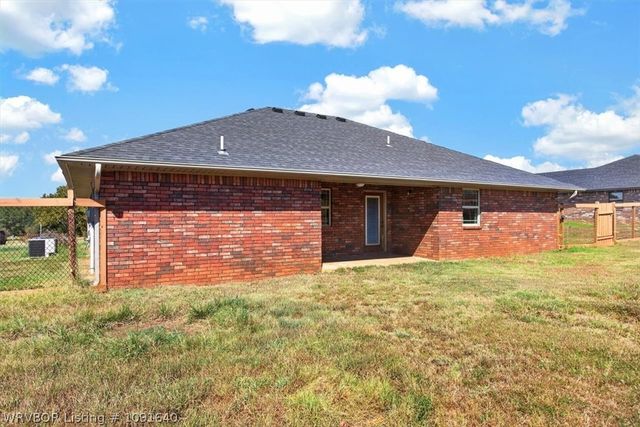 151 Hall Lane, Pocola, OK 74902