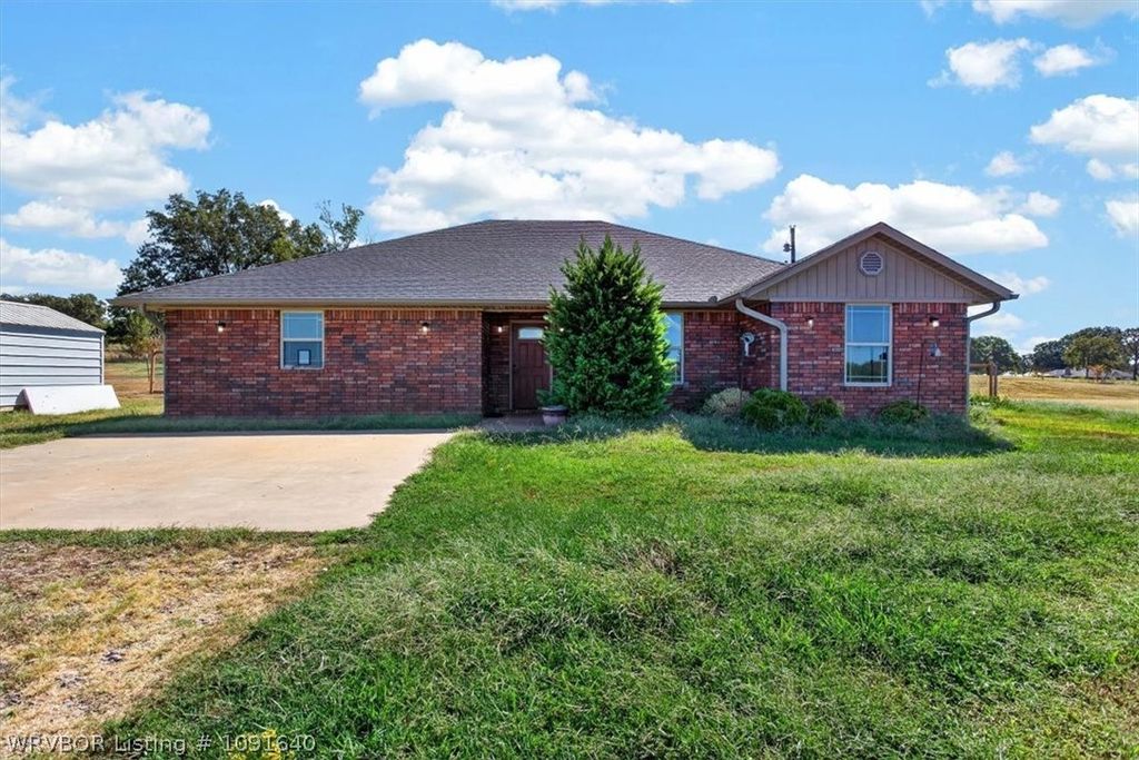 151 Hall Lane, Pocola, OK 74902