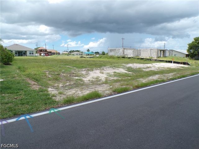 420 Diplomat PKWY E, Cape Coral, FL 33909