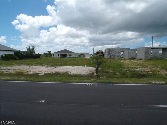 420 Diplomat PKWY E, Cape Coral, FL 33909