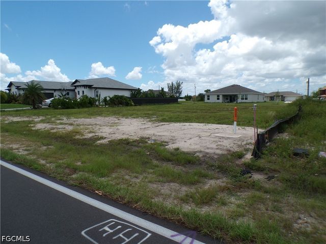 420 Diplomat PKWY E, Cape Coral, FL 33909