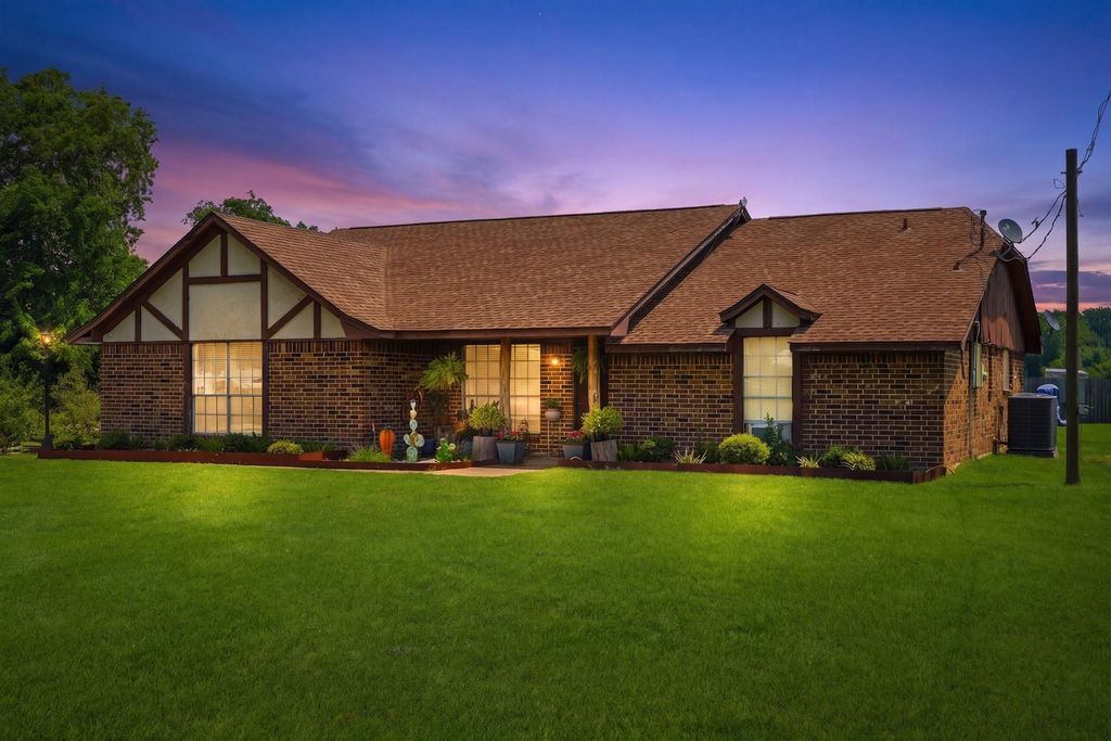597 County Road 612, Dayton, TX 77535