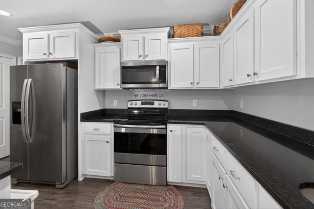 66 Yorkshire Lane, Waverly, GA 31565