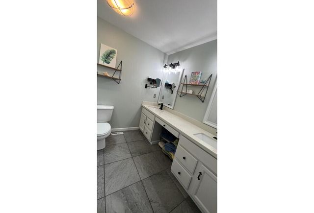 10170 S Hampton DRIVE, Oak Creek, WI 53154