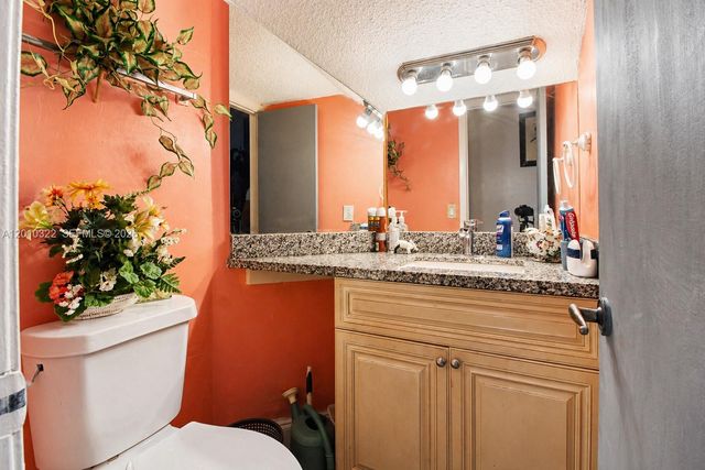 12113 NW 33rd St, Sunrise, FL 33323