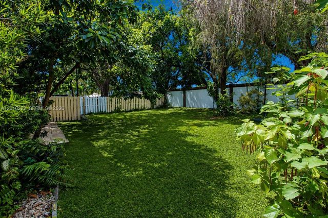 12113 NW 33rd St, Sunrise, FL 33323