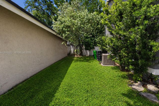 12113 NW 33rd St, Sunrise, FL 33323