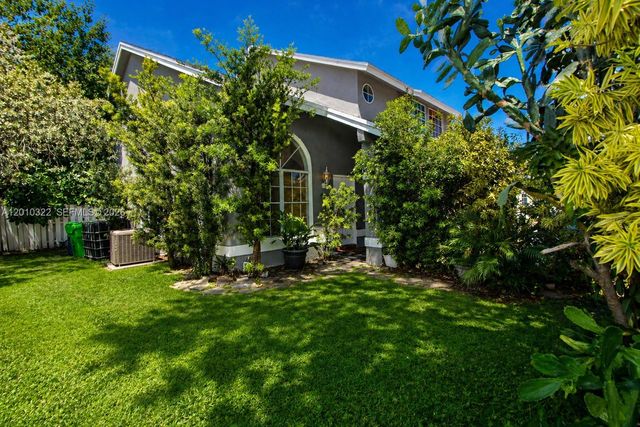 12113 NW 33rd St, Sunrise, FL 33323