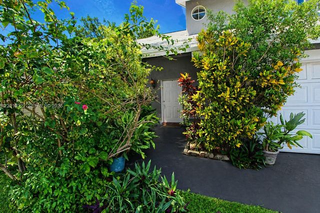 12113 NW 33rd St, Sunrise, FL 33323
