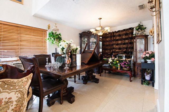 12113 NW 33rd St, Sunrise, FL 33323