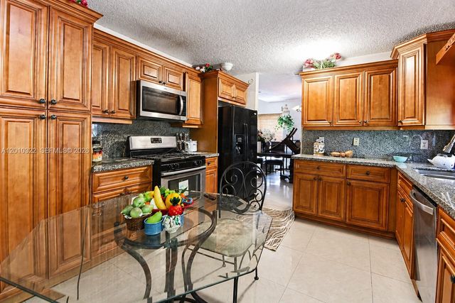 12113 NW 33rd St, Sunrise, FL 33323