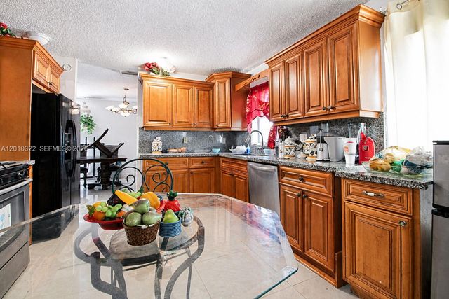 12113 NW 33rd St, Sunrise, FL 33323