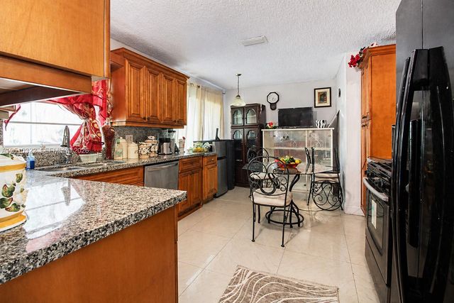 12113 NW 33rd St, Sunrise, FL 33323