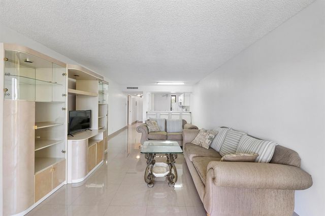 5828 Coral Lake Drive, Margate, FL 33063