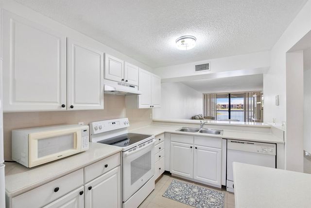 5828 Coral Lake Drive, Margate, FL 33063