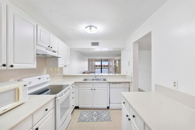 5828 Coral Lake Drive, Margate, FL 33063