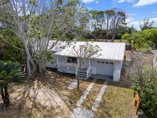302 80TH AVENUE NE, St Petersburg, FL 33702