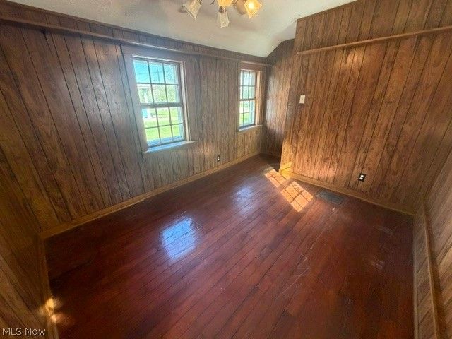 174 Columbus Street, Bedford, OH 44146