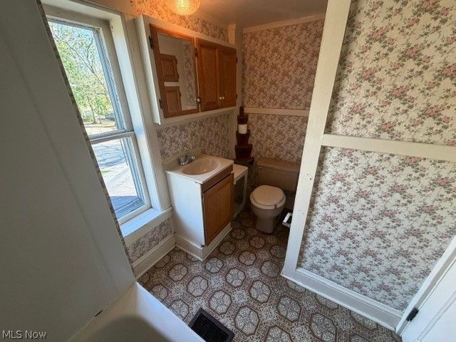 174 Columbus Street, Bedford, OH 44146