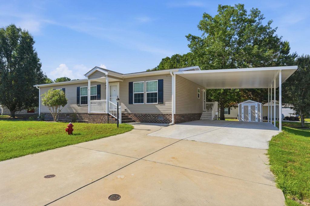 4555 Manitook Dr., Little River, SC 29566