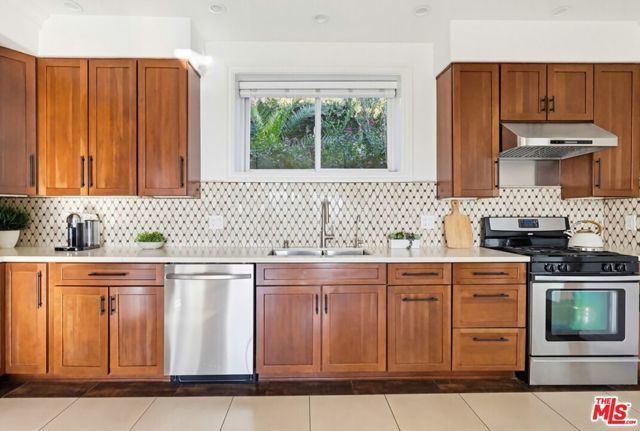 1526 Parmer Avenue, Los Angeles, CA 90026