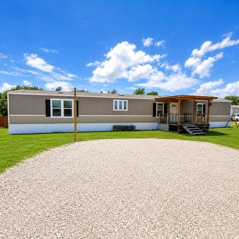 219 The Ranch RD B, Del Valle, TX 78617