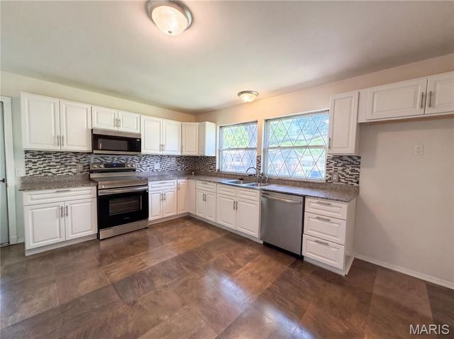 1321 Petite Drive, St Louis, MO 63138