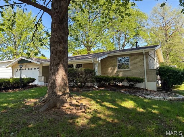 1321 Petite Drive, St Louis, MO 63138