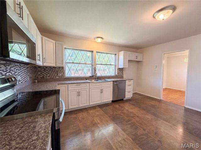 1321 Petite Drive, St Louis, MO 63138