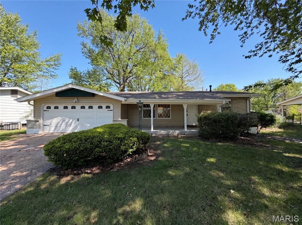 1321 Petite Drive, St Louis, MO 63138