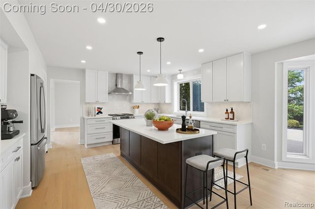 1906 Independence Court, Rochester Hills, MI 48306