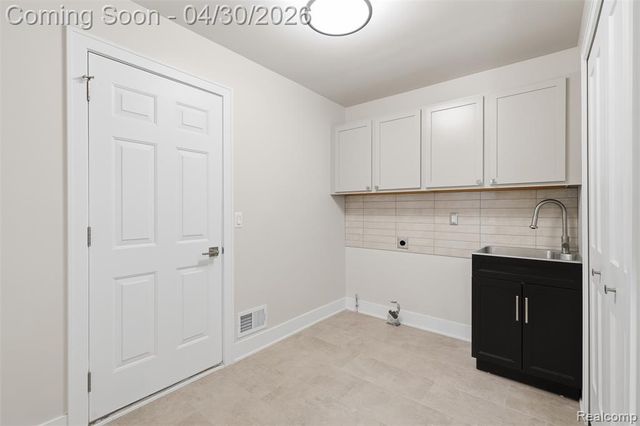 1906 Independence Court, Rochester Hills, MI 48306