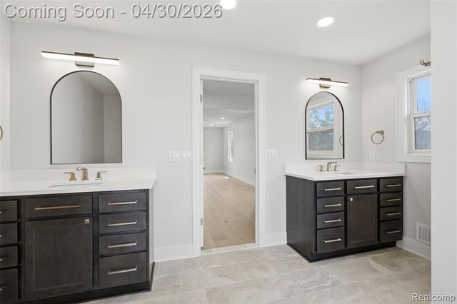 1906 Independence Court, Rochester Hills, MI 48306