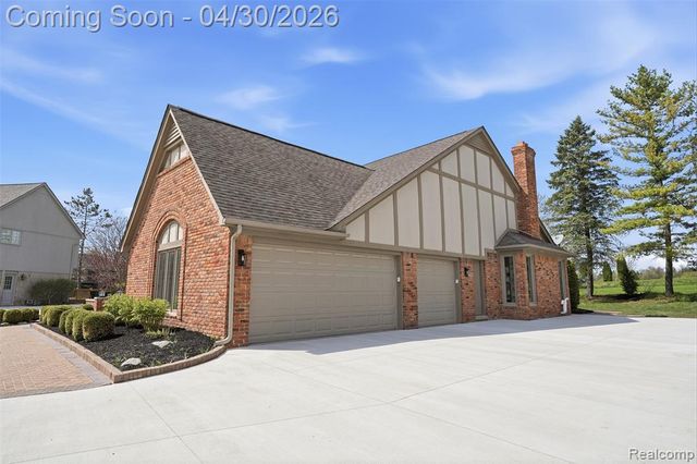 1906 Independence Court, Rochester Hills, MI 48306