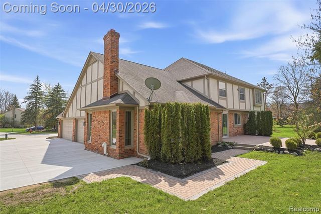 1906 Independence Court, Rochester Hills, MI 48306