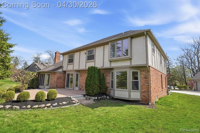 1906 Independence Court, Rochester Hills, MI 48306