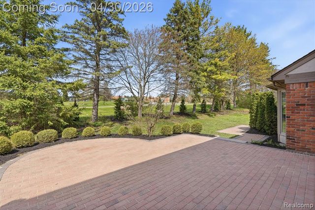 1906 Independence Court, Rochester Hills, MI 48306