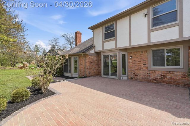 1906 Independence Court, Rochester Hills, MI 48306