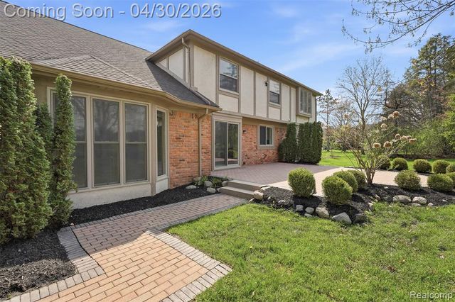 1906 Independence Court, Rochester Hills, MI 48306