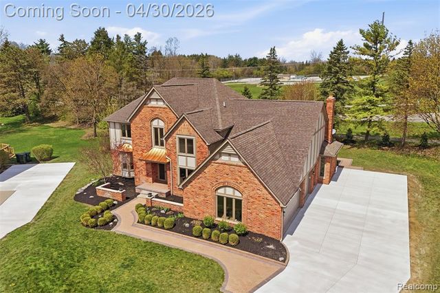 1906 Independence Court, Rochester Hills, MI 48306