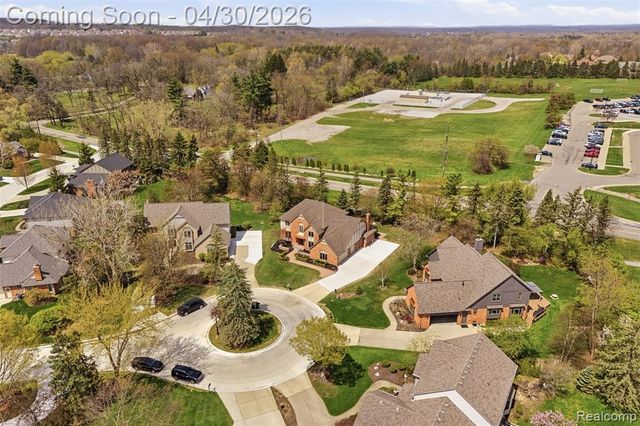 1906 Independence Court, Rochester Hills, MI 48306